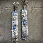 Handmade earrings made of blue stone – Artisan look