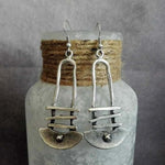 Geometric half-circle step earrings – Modern form