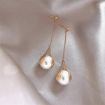 Earrings with pearls in gold – Timeless style