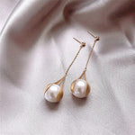 Earrings with pearls in gold – Timeless style