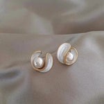 Luxurious earrings with white opal and pearl in gold – Gentle glow