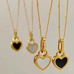 Black and white heart necklace in gold – Modern contrast