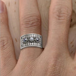 Geometric ring with carved pearl and three stones – timeless beauty