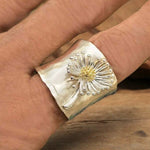 Blooming daisy wide band ring – subtle sparkle