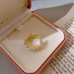 Luxurious pearl ring in gold – Soft luster