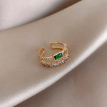 Adjustable emerald ring with zirconia in gold – Classic contrast