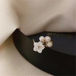 Adjustable pearl flower ring in gold – Delicate bloom
