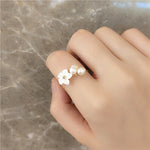 Adjustable pearl flower ring in gold – Delicate bloom