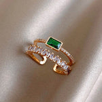 Adjustable emerald ring with zirconia in gold – Classic contrast