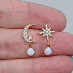 Moon and star earrings made of gold and opal – Celestial glow