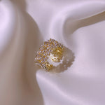 Luxurious pearl ring in gold – Soft luster