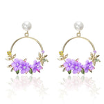 Flower and pearl earrings in gold – Timeless look