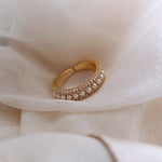 Luxury ring made of gold and pearls – Refined richness