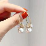 Shiny earrings with pearls in gold – Soft radiance