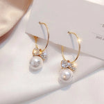 Shiny earrings with pearls in gold – Soft radiance
