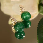Green pearl earrings in gold – Subtle elegance