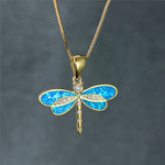 Dragonfly necklace made of gold with opal – Delicate glow
