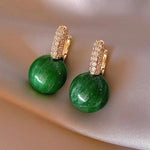Green pearl earrings in gold – Subtle elegance