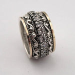 Ring with carved gemstone – radiant shine