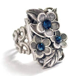 Floral sapphire ring – refined style