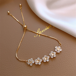 Crystal daisy bracelet in gold – classic charm