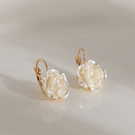 Elegant White Flower Earrings – Chic Detail