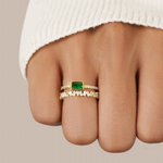 Adjustable emerald ring with zirconia in gold – Classic contrast