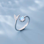 Adjustable ring with dolphin tail made of sterling silver and blue zirconium dioxide – Marine detail